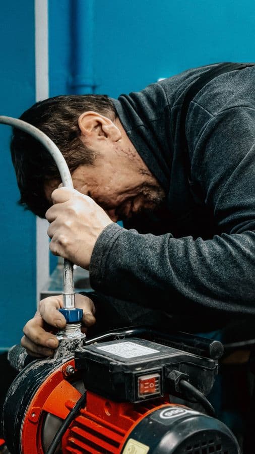 24-Hour Emergency Plumber in Arlington, TX - provider responding to an active service call