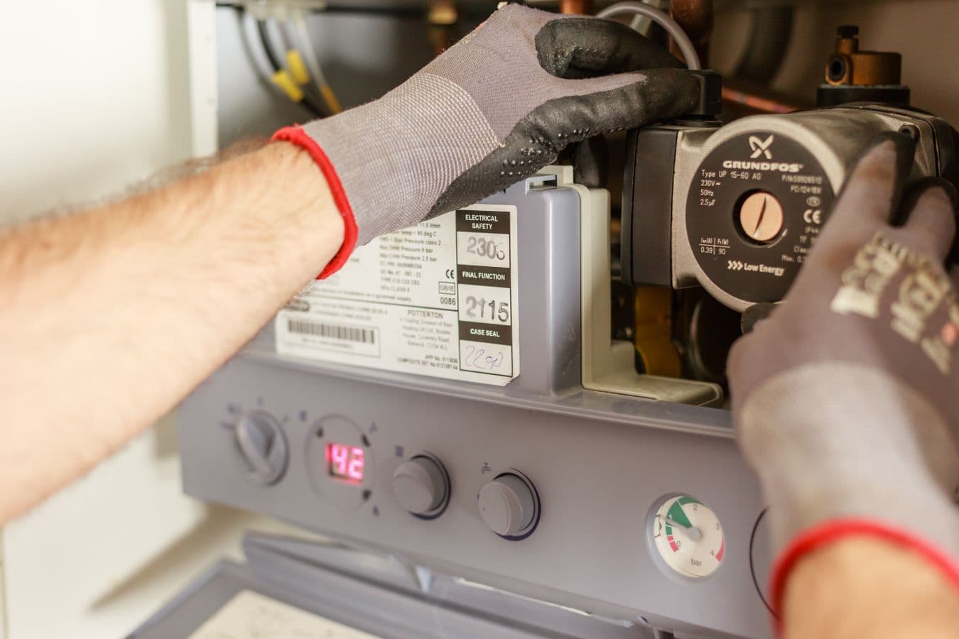 24-Hour Emergency Plumber in Dallas, TX - provider responding to an active service call