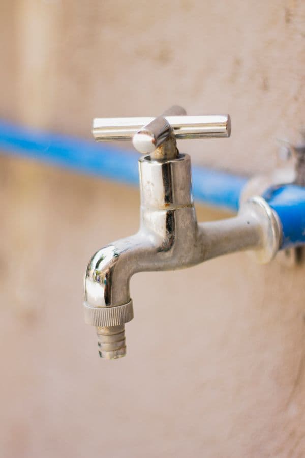 24-Hour Emergency Plumber in Grand Prairie, TX - provider responding to an active service call