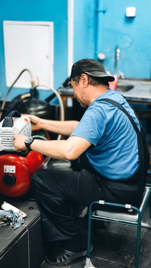 24-Hour Emergency Plumber in Southlake, TX - provider responding to an active service call