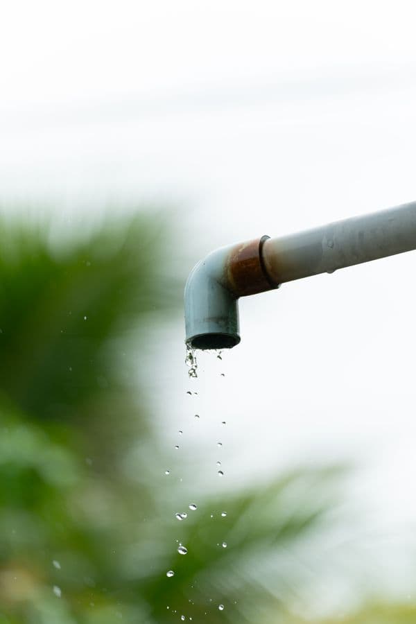 Burst Pipe Emergency in Arlington, TX - provider responding to an active service call