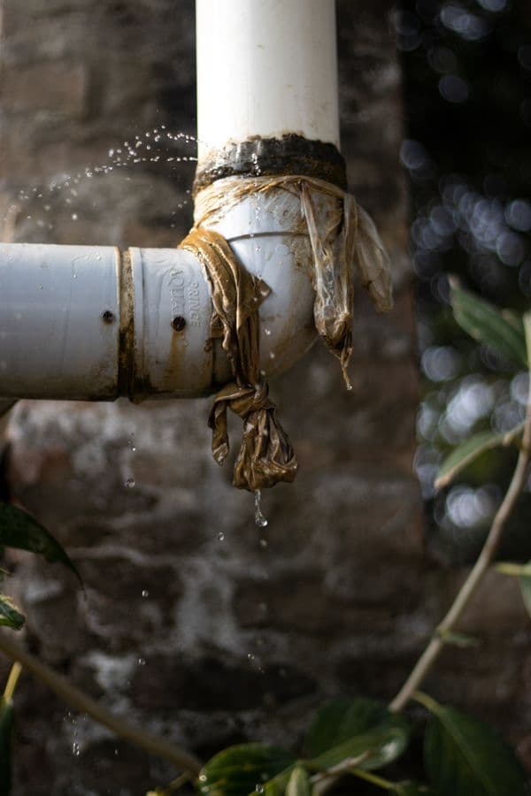 Burst Pipe Emergency in Dallas, TX - provider responding to an active service call