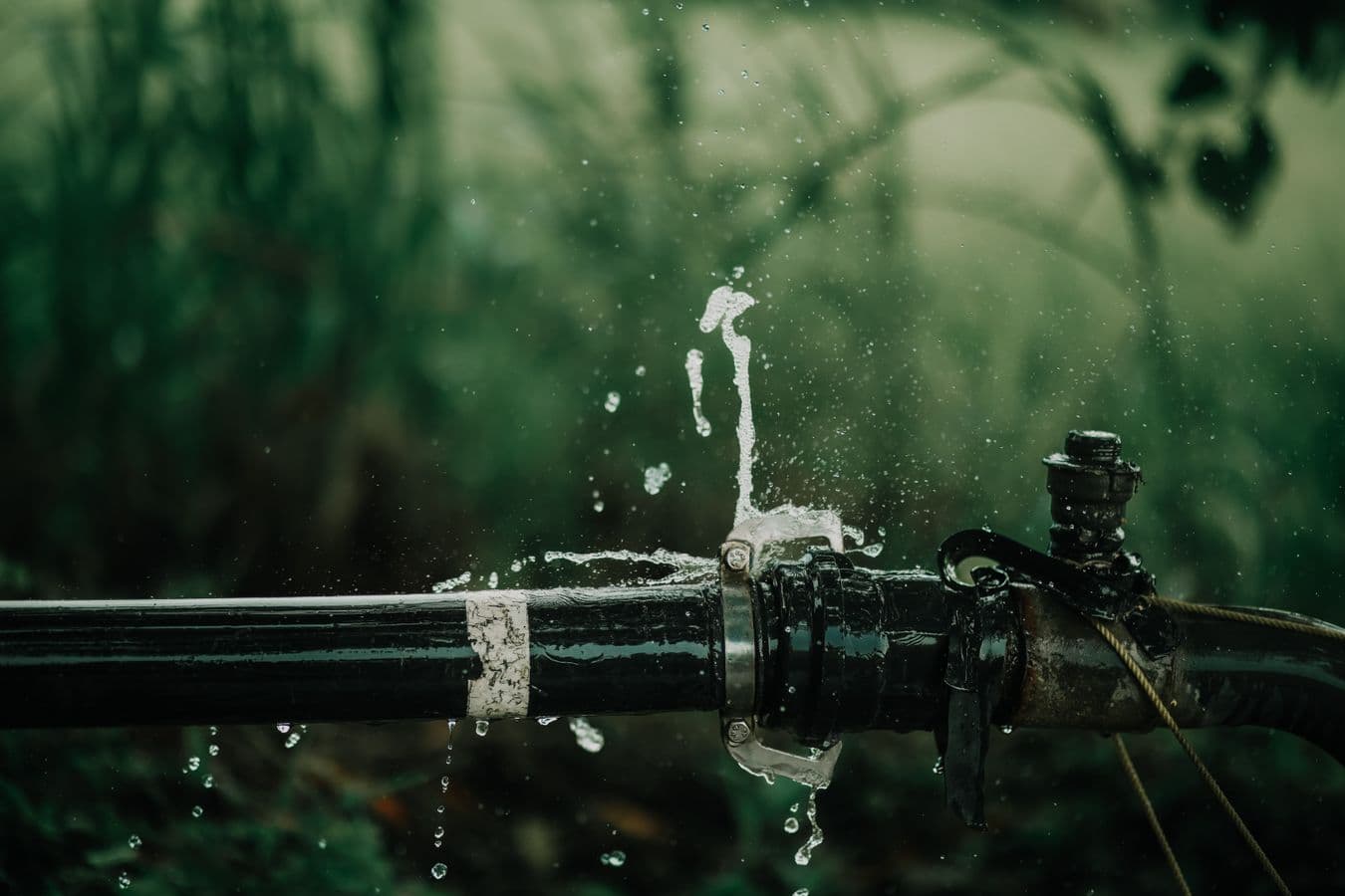 Burst Pipe Emergency in Fort Worth, TX - provider responding to an active service call
