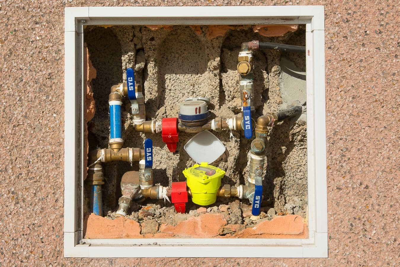Burst Pipe Emergency in Garland, TX - provider responding to an active service call