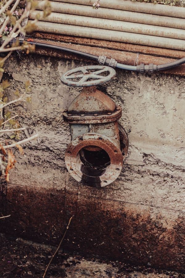 Main Sewer Line Clog in Arlington, TX - provider responding to an active service call