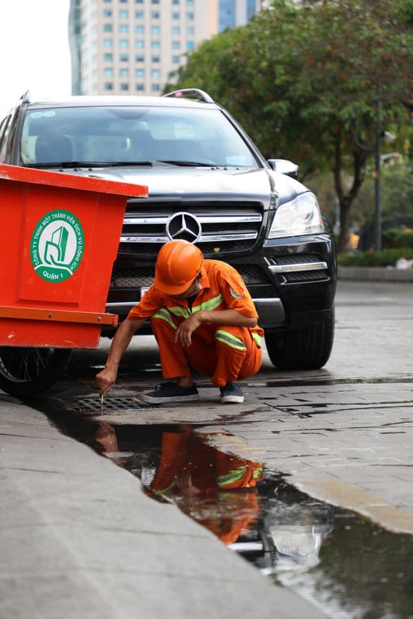 Sewer Backup Help in Cedar Hill, TX - provider responding to an active service call