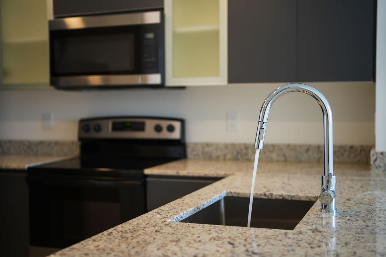 Sink and Shower Drain Backup in McKinney, TX - provider responding to an active service call