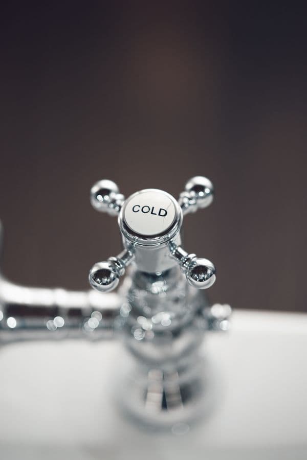 Sink and Shower Drain Backup in Plano, TX - provider responding to an active service call