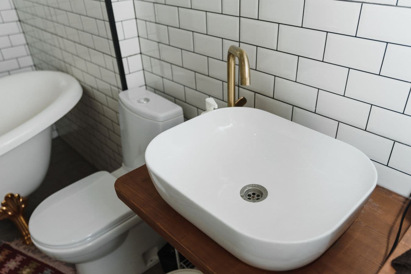 Toilet Overflow Emergency in Bedford, TX - provider responding to an active service call