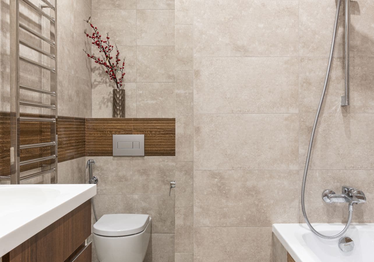 Toilet Overflow Emergency in Euless, TX - provider responding to an active service call