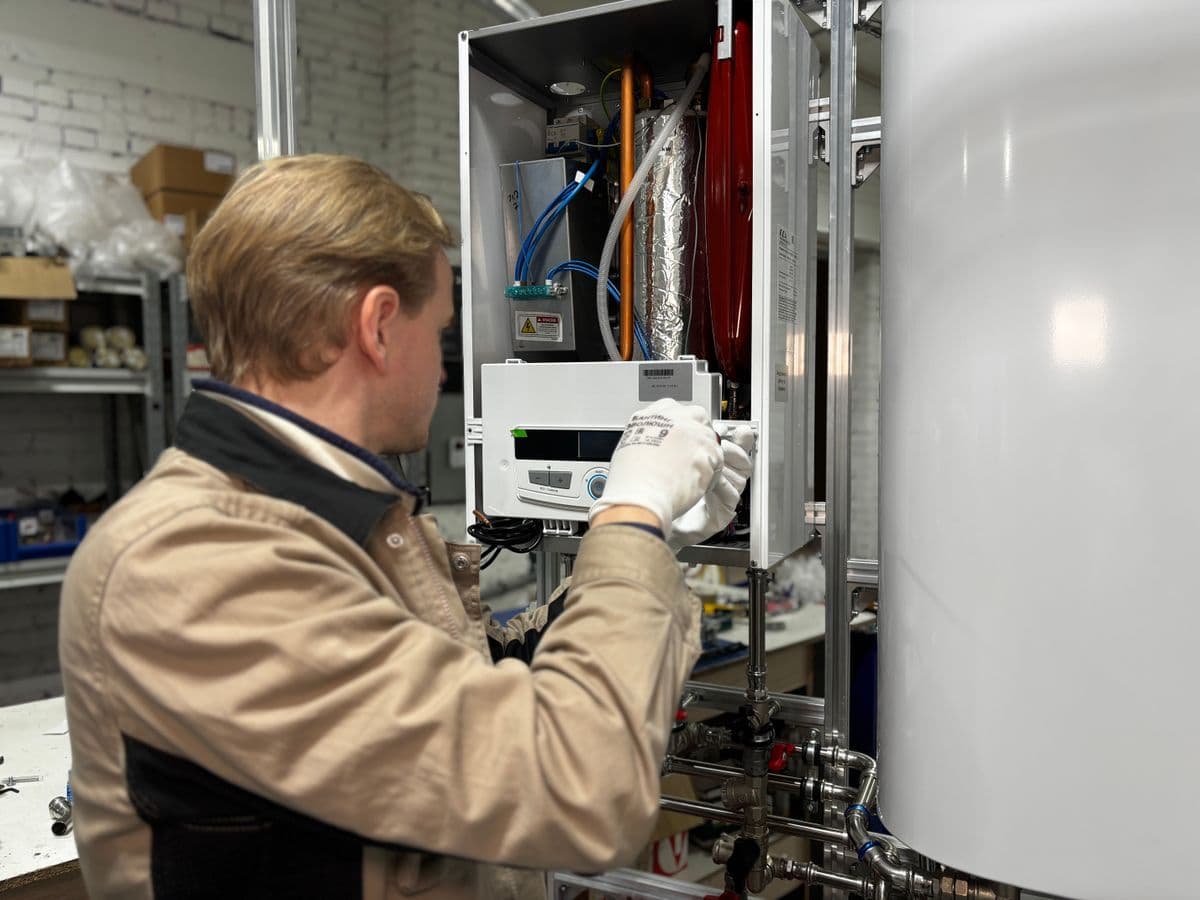 Water Heater Emergency in Dallas, TX - provider responding to an active service call